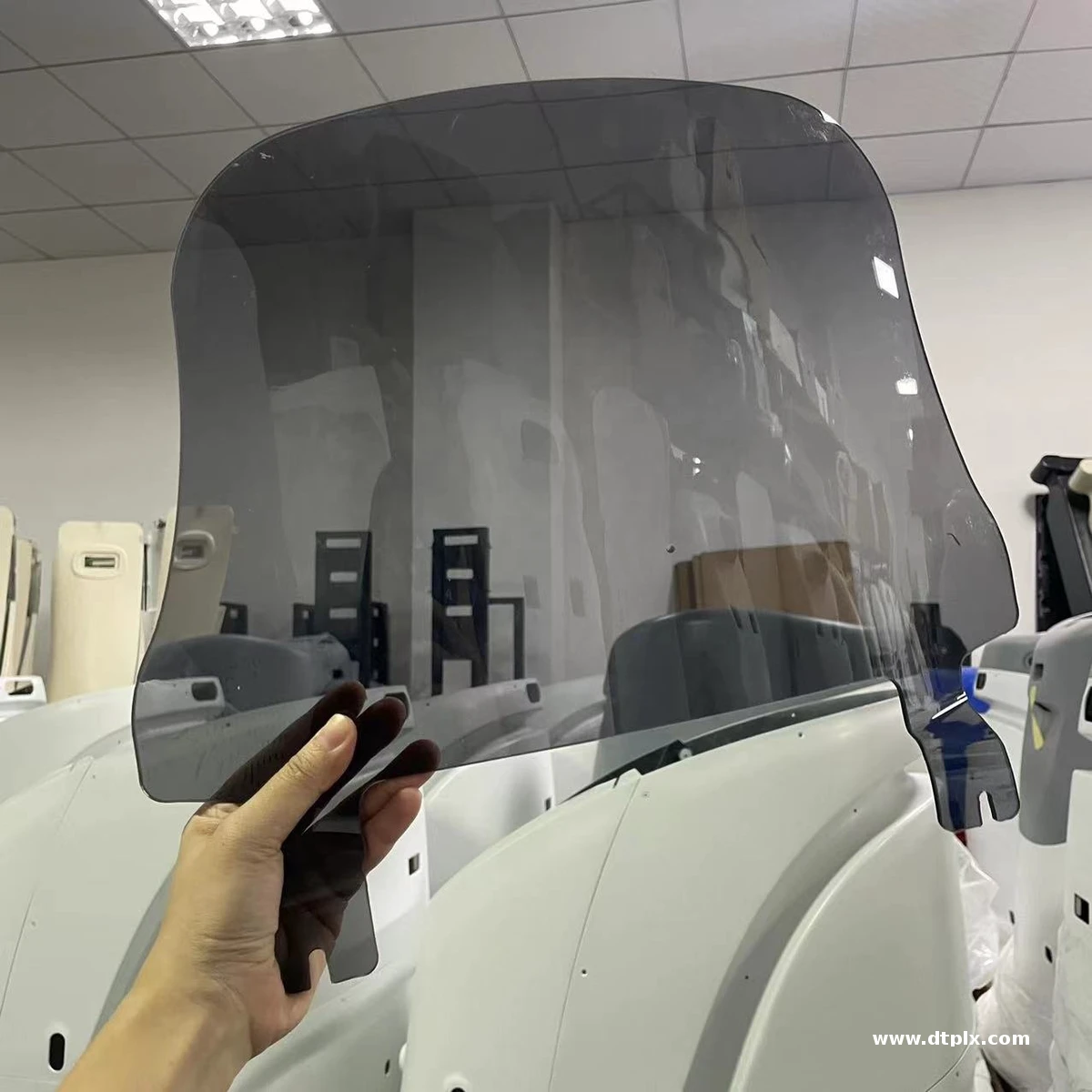 Custom High Transparency Motorcycle Plastic Windshield Clear PC Car Windscreen with Vacuum Forming Cutting Processing Service