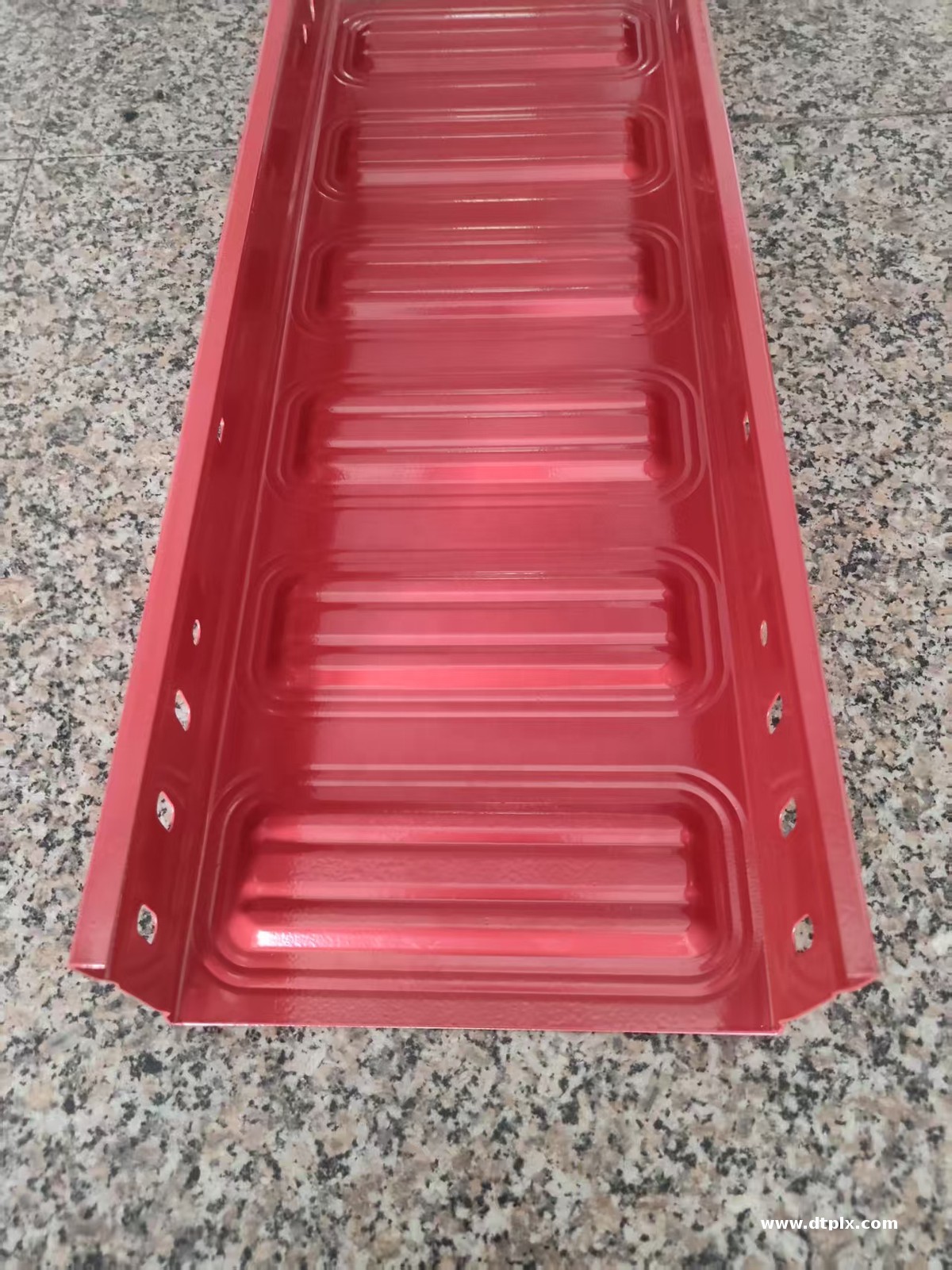 Full Enclosed Powder Coated Cable Trunking Tray Manufacturer