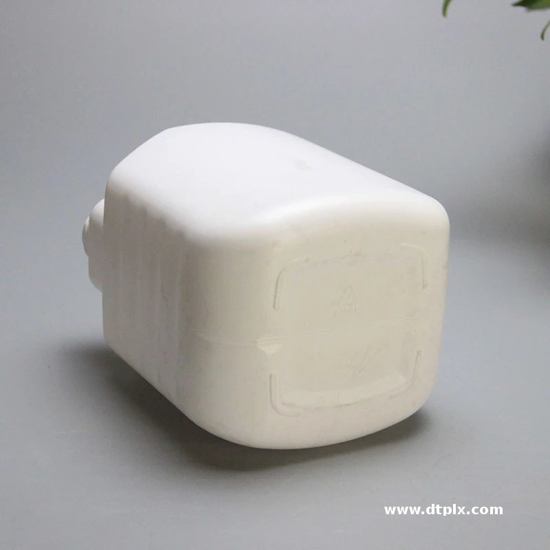 Wholesale 2L Hand Soap Bottle Laundry Detergent Bottle With Double Spout Carry Handle Plastic Bottle