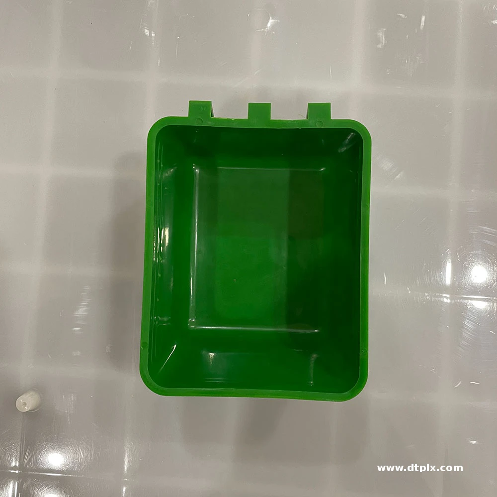 Poultry Roosters Gamefowl Parakeet with Hooks Plastic Feeding & Watering Supplies