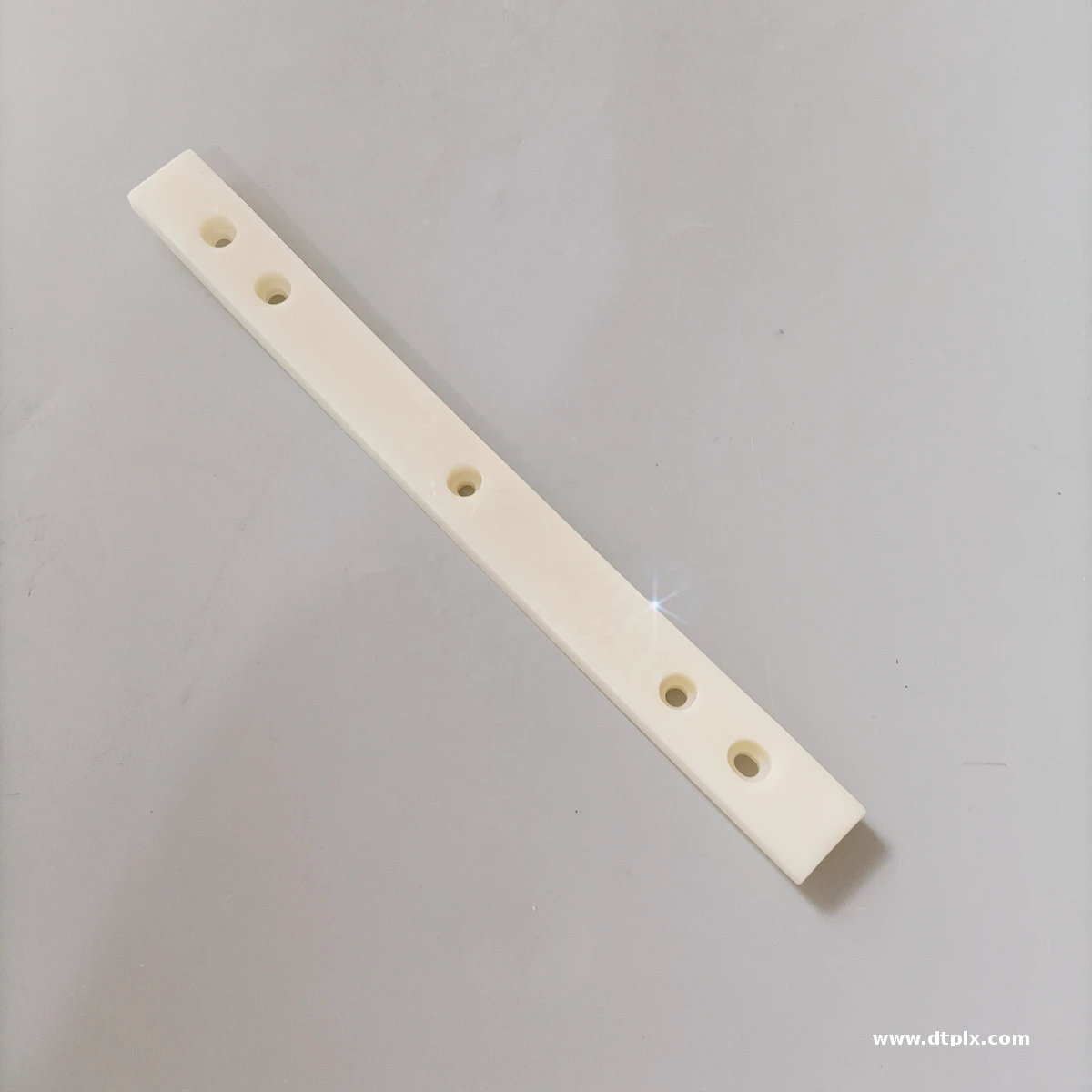 White Plastic Slider L330mm W30mm Lateral Guide Rail for 9300 Escalator Spare Parts Use for Escalator L330mm W30mm