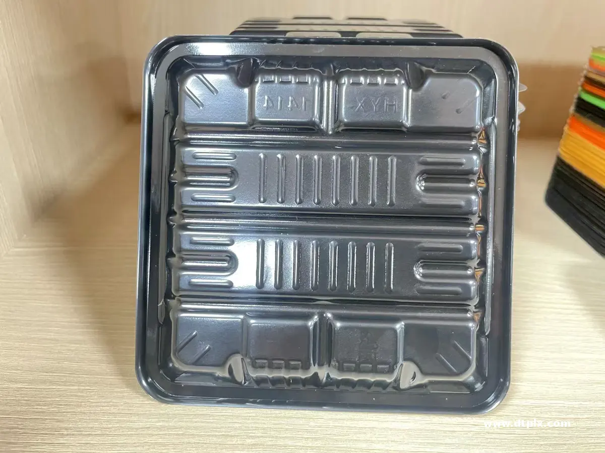 Disposable PET Square Transparent 0.43mm Fruit Vegetable Cake Serving Tray for Supermarket Fresh Deli Meat Sushi Hamburger