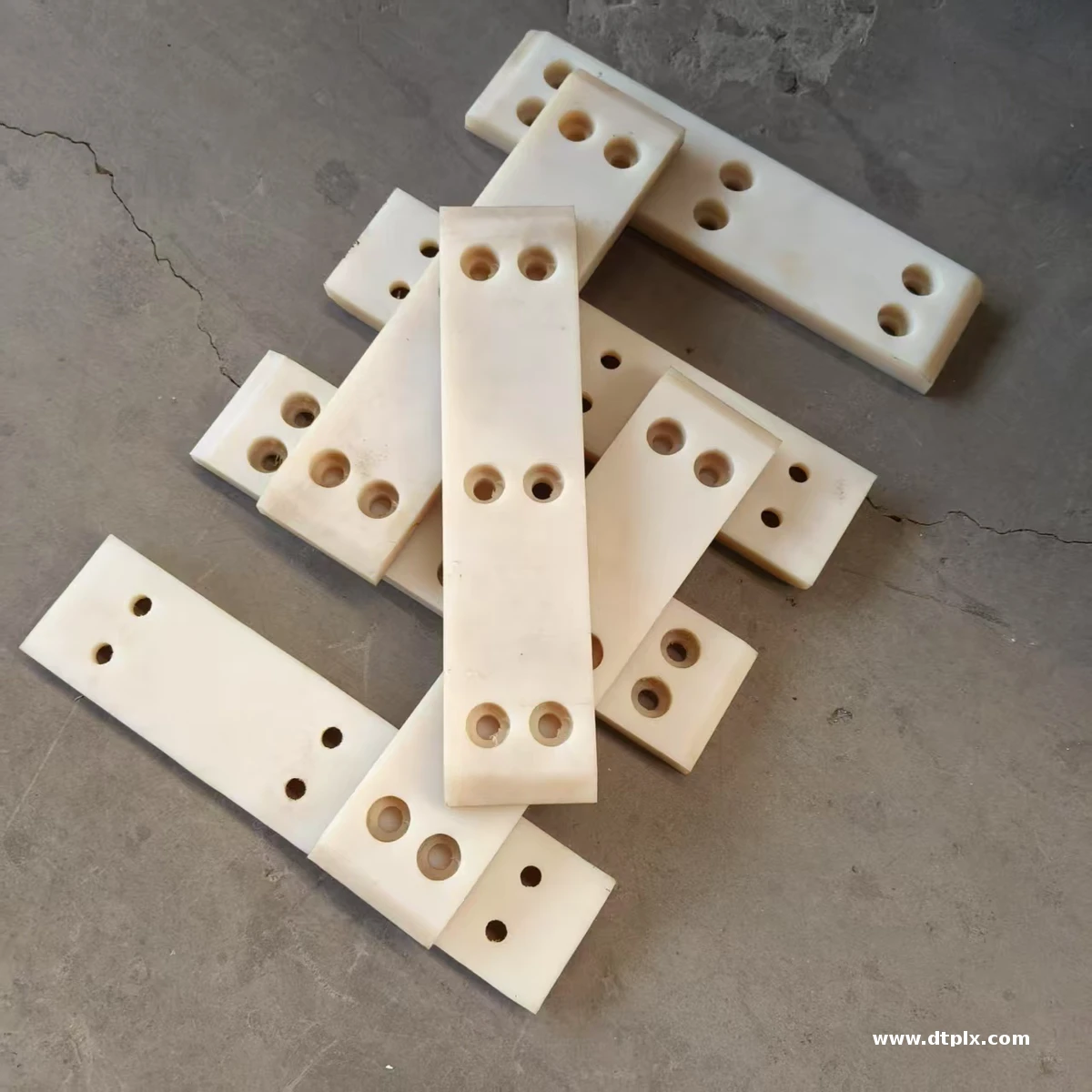 Custom High-Efficiency Wear Resistant Engineered Plastic Polyamide Nylon Plate Sliders for Rotary Drilling Rigs Guide Frame