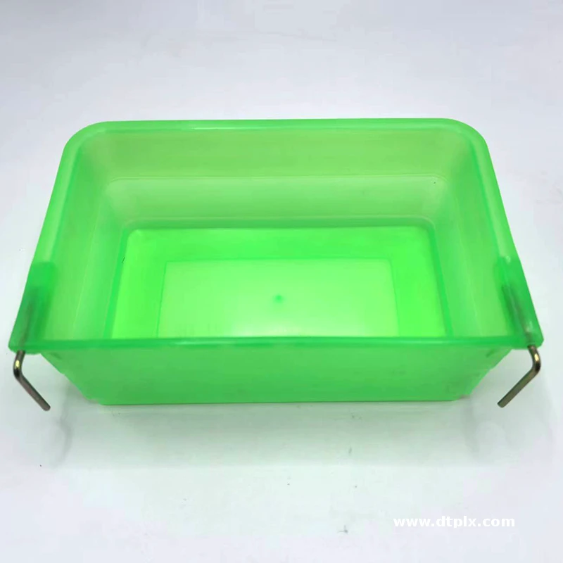JIATAI Wholesale Medium Feed Trough Pigeon Parrot  Feeding Accessory for Pet Food Feeder