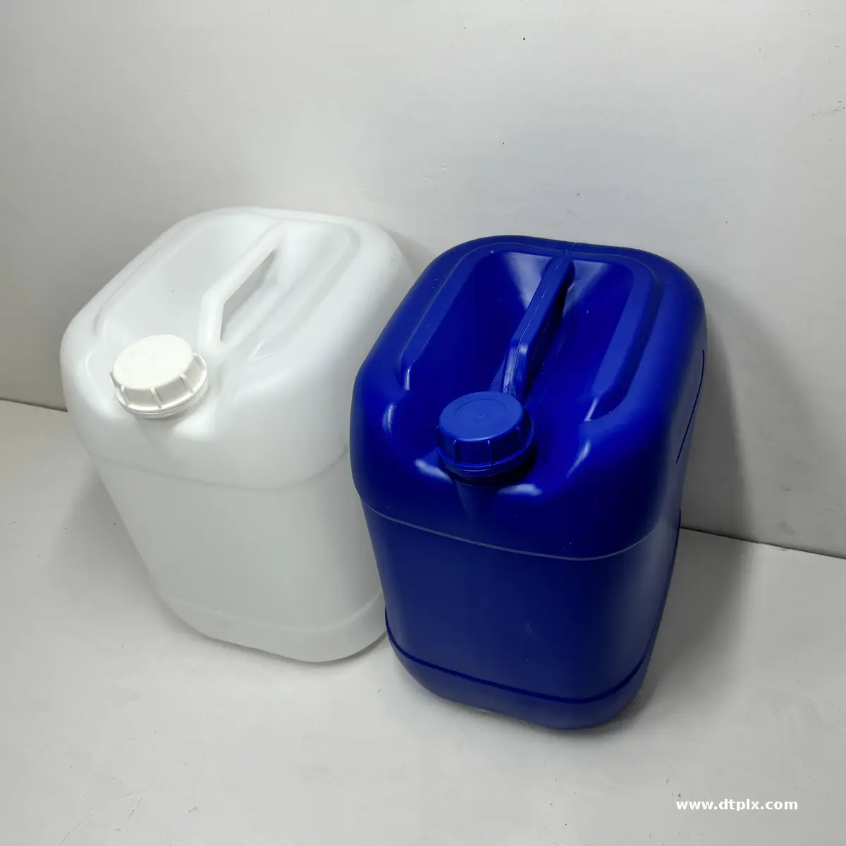 Wholesale Food Grade HDPE Stackable Jerry Can Drum for Gasoline Water Liquids Oil & Chemical Packaging-XUDING K-01